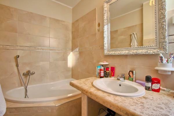 Ferienwohnung Apartman Turk Premantura Exterior foto