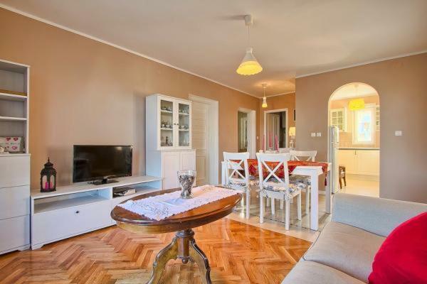 Ferienwohnung Apartman Turk Premantura Exterior foto